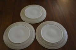 3 assiettes à huitres en grès