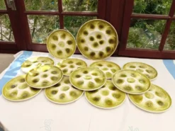 12 assiettes à huitres et plat Moulin des loups