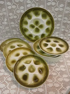 11 assiettes à huitres et 1 plat Orchies Moulin des Loups