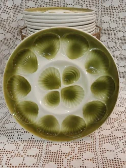 11 assiettes à huitres et 1 plat Orchies Moulin des Loups