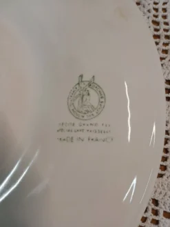 11 assiettes à huitres et 1 plat Orchies Moulin des Loups