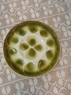 11 assiettes à huitres et 1 plat Orchies Moulin des Loups