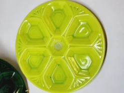 3 assiettes à huîtres art déco décor géométrique vert