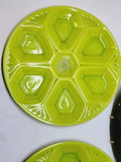 3 assiettes à huîtres art déco décor géométrique vert
