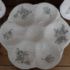 9 Assiettes à huîtres décor fleuri noir KetG Luneville année 1940