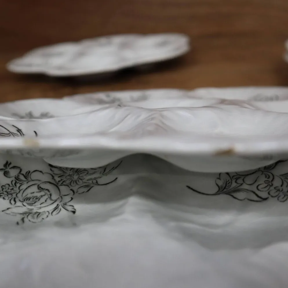9 Assiettes à huîtres décor fleuri noir KetG Luneville année 1940