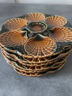 Assiettes à huîtres en majolique Sarreguemines