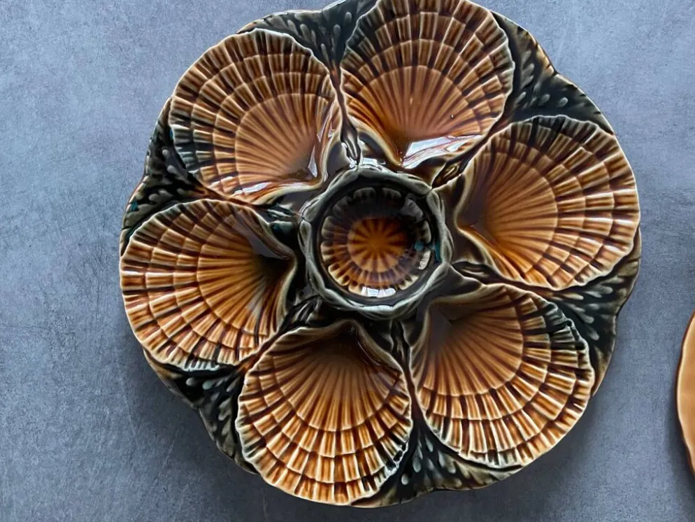 Assiettes à huîtres en majolique Sarreguemines