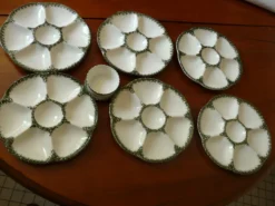 6 assiettes à huîtres, 1 ramequin et 1 coupelle de la manufacture Gien