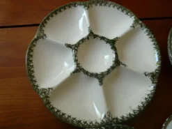 6 assiettes à huîtres, 1 ramequin et 1 coupelle de la manufacture Gien
