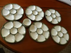 6 assiettes à huîtres, 1 ramequin et 1 coupelle de la manufacture Gien