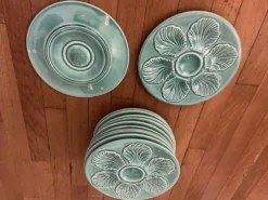 12 assiettes à huîtres vintage Proceram – céramique vert céladon