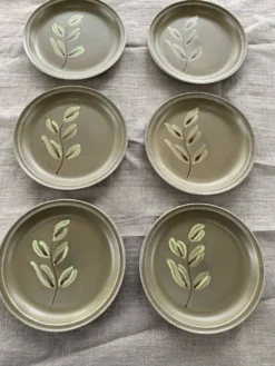 6 assiettes peintes à la main, atelier du revernay vintage