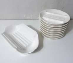 8 assiettes + 1 plat à asperges faïence de salins pompadour blanc vintage