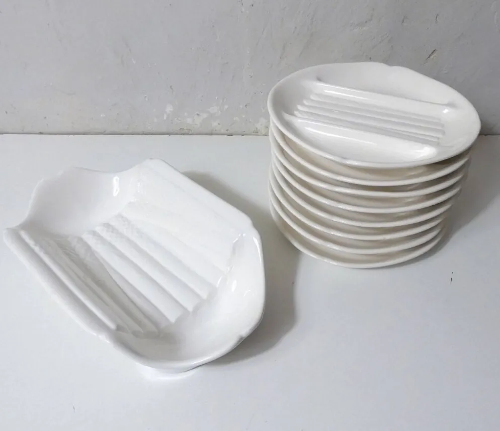 8 assiettes + 1 plat à asperges faïence de salins pompadour blanc vintage