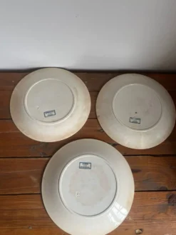 3 assiettes plates