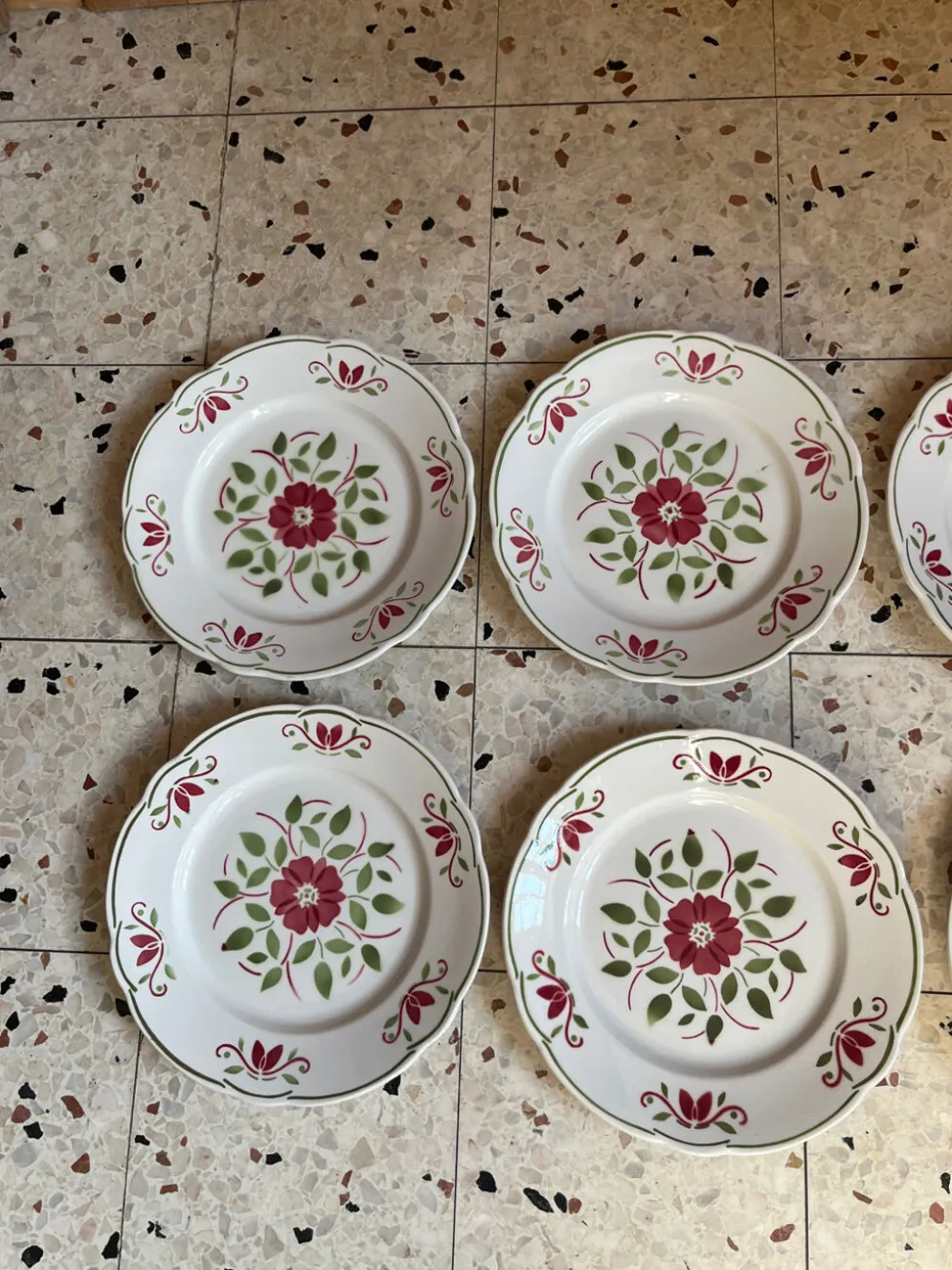 6 assiettes plates