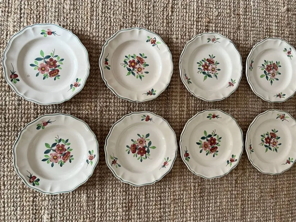 8 assiettes plates