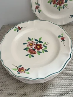 8 assiettes plates