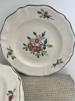 8 assiettes plates