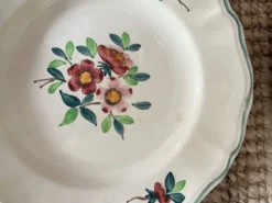 8 assiettes plates