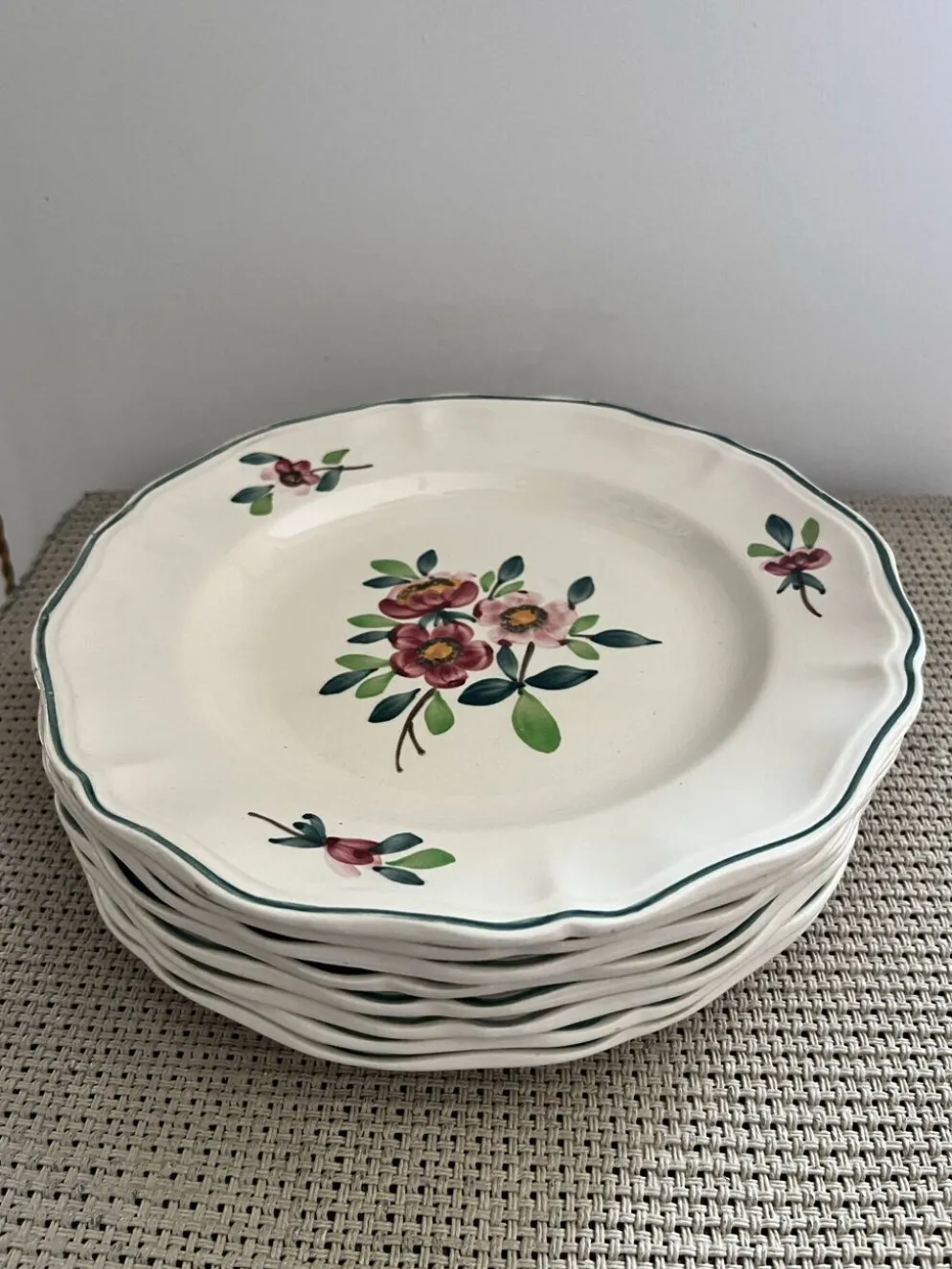 8 assiettes plates