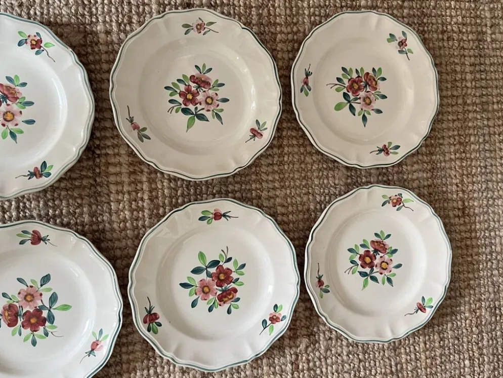 8 assiettes plates