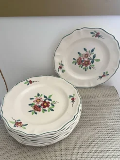 8 assiettes plates