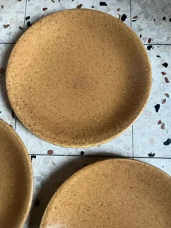 3 assiettes plates