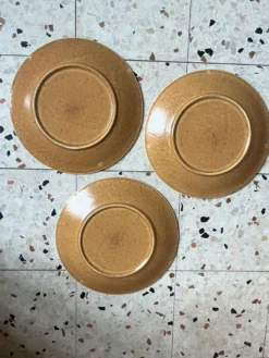 3 assiettes plates