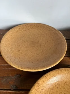 3 assiettes plates