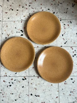 3 assiettes plates