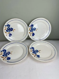 4 assiettes plates anciennes