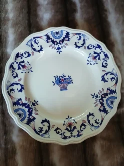 12 assiettes plates anciennes de Longchamp