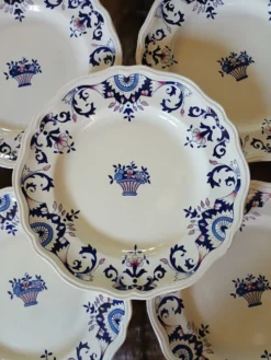12 assiettes plates anciennes de Longchamp