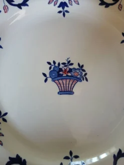 12 assiettes plates anciennes de Longchamp