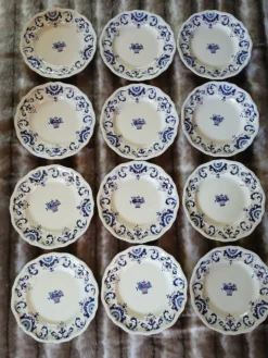 12 assiettes plates anciennes de Longchamp