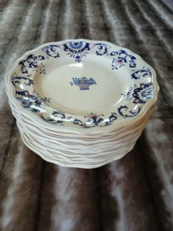 12 assiettes plates anciennes de Longchamp