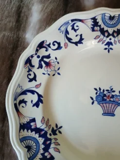 12 assiettes plates anciennes de Longchamp