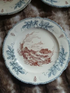 10 assiettes plates anciennes "Louis XIII " Choisy le Roi