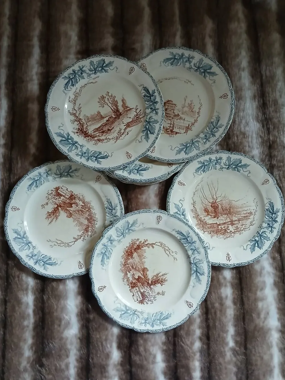 10 assiettes plates anciennes "Louis XIII " Choisy le Roi