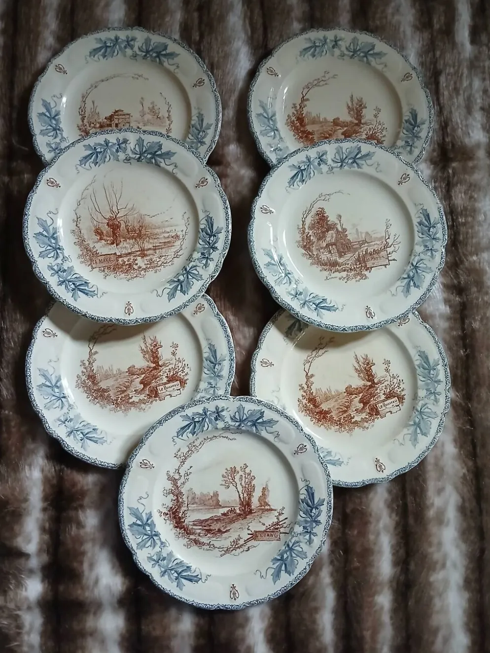 10 assiettes plates anciennes "Louis XIII " Choisy le Roi