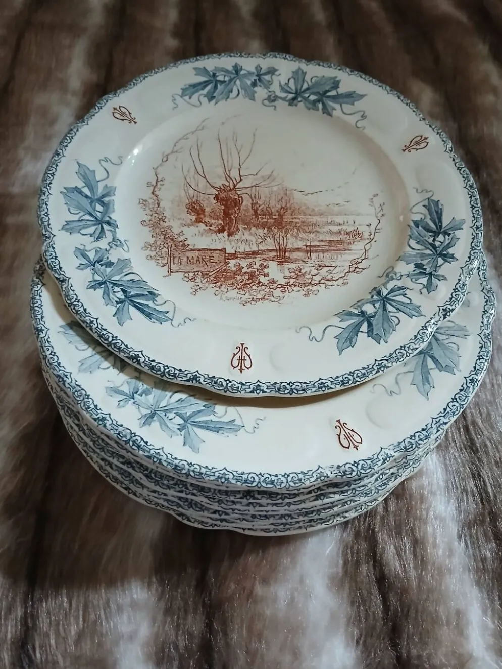 10 assiettes plates anciennes "Louis XIII " Choisy le Roi