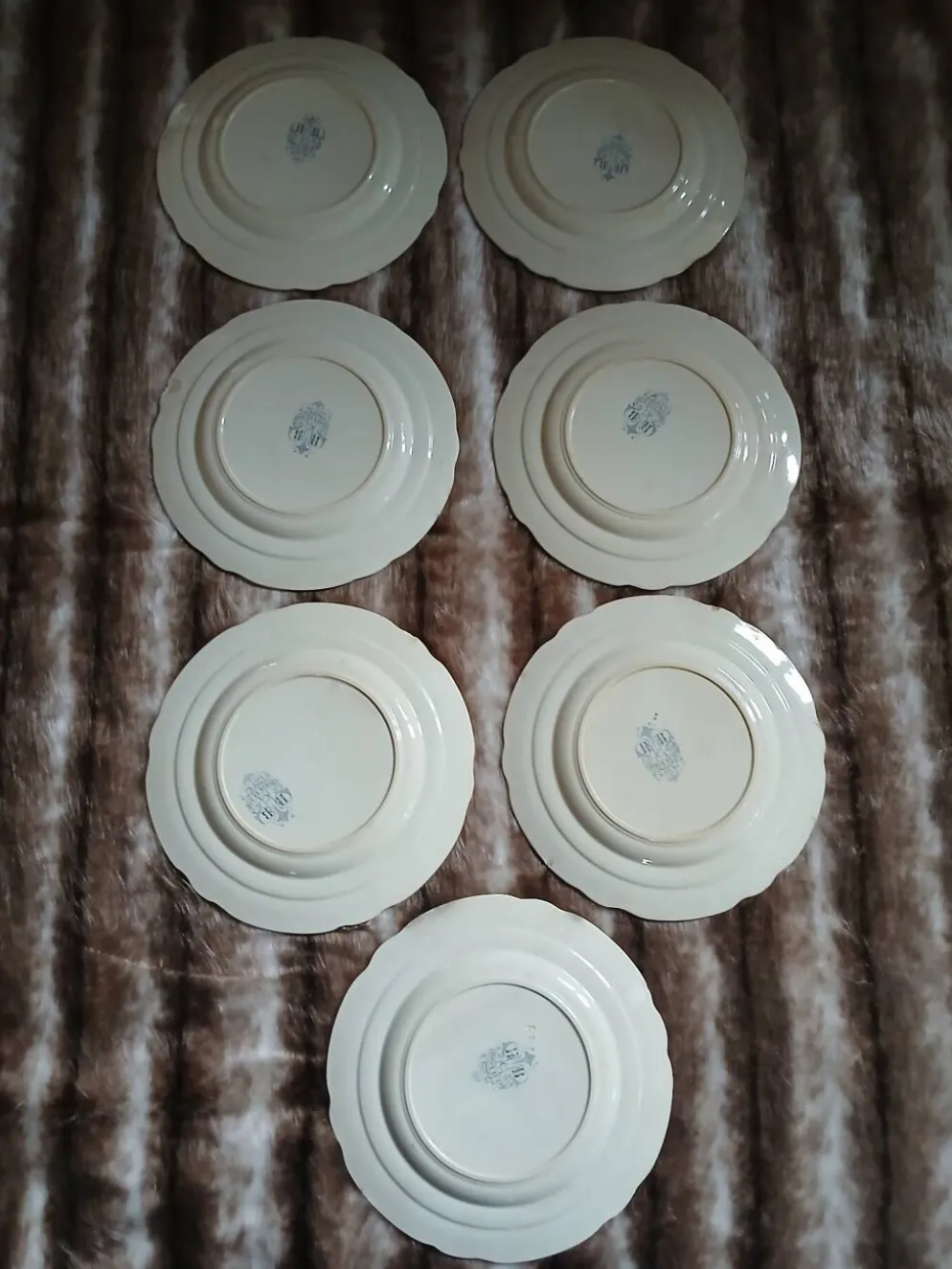 10 assiettes plates anciennes "Louis XIII " Choisy le Roi