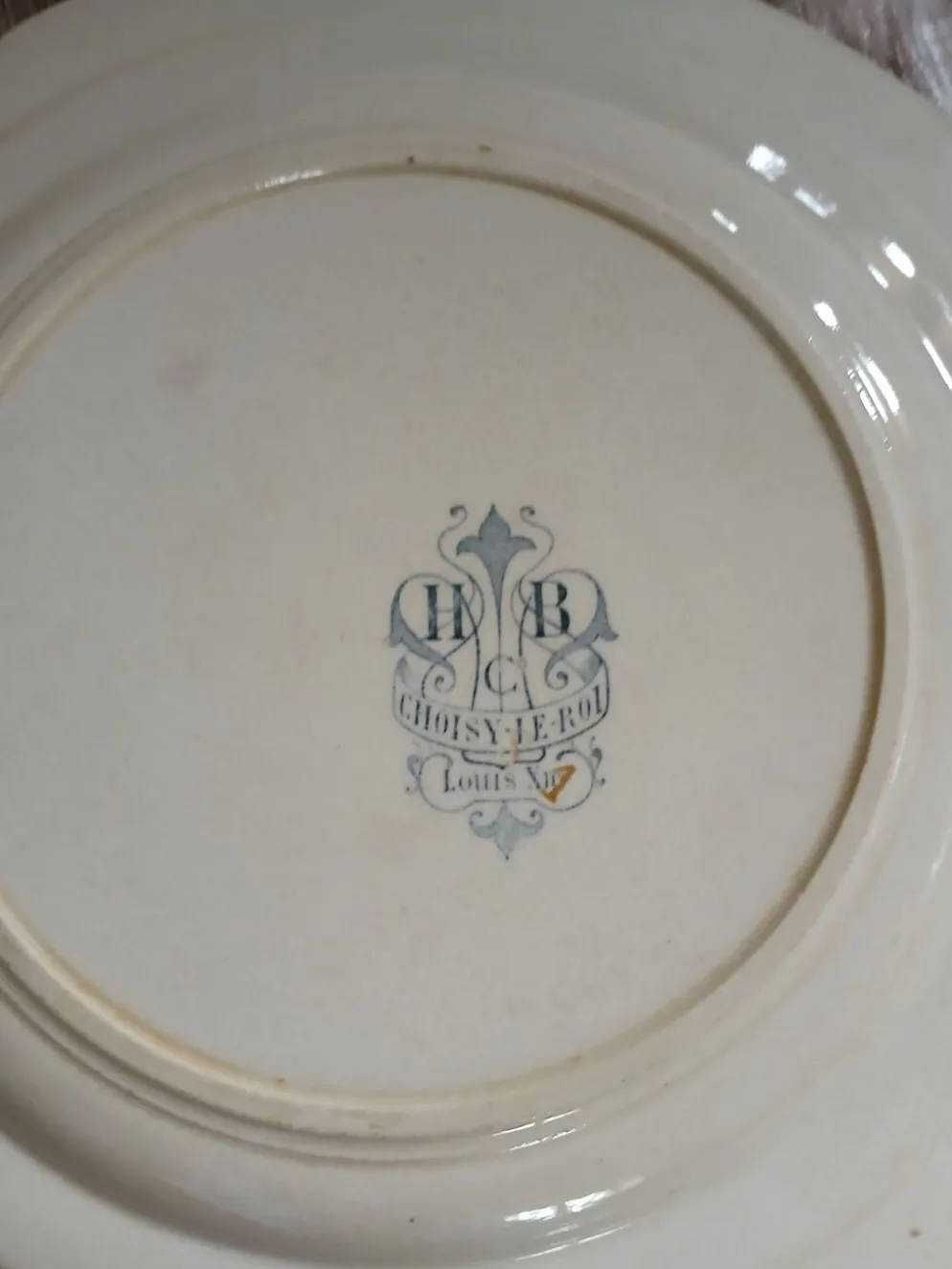 10 assiettes plates anciennes "Louis XIII " Choisy le Roi
