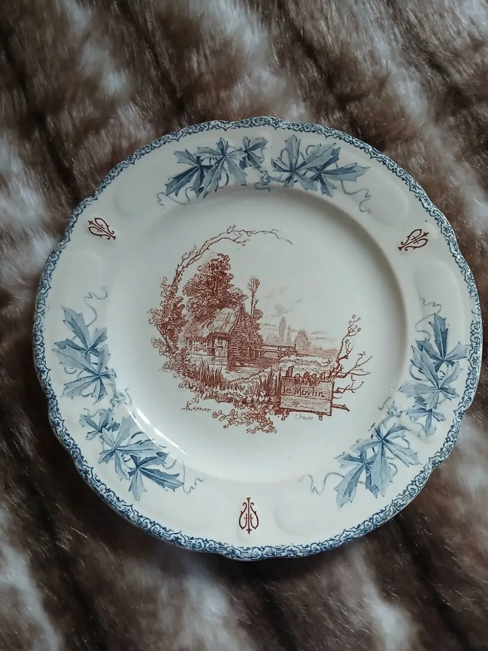 10 assiettes plates anciennes "Louis XIII " Choisy le Roi