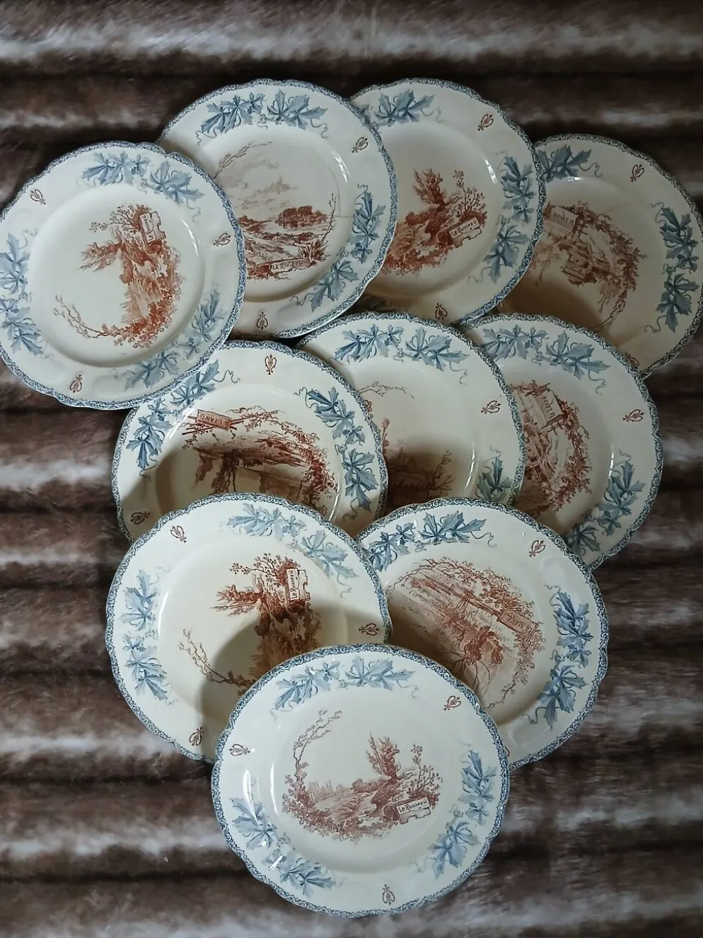 10 assiettes plates anciennes "Louis XIII " Choisy le Roi