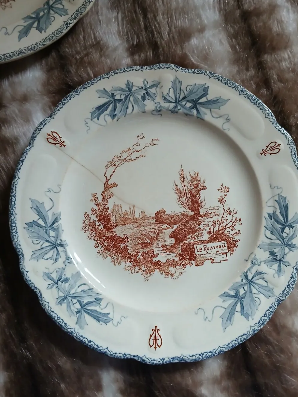 10 assiettes plates anciennes "Louis XIII " Choisy le Roi