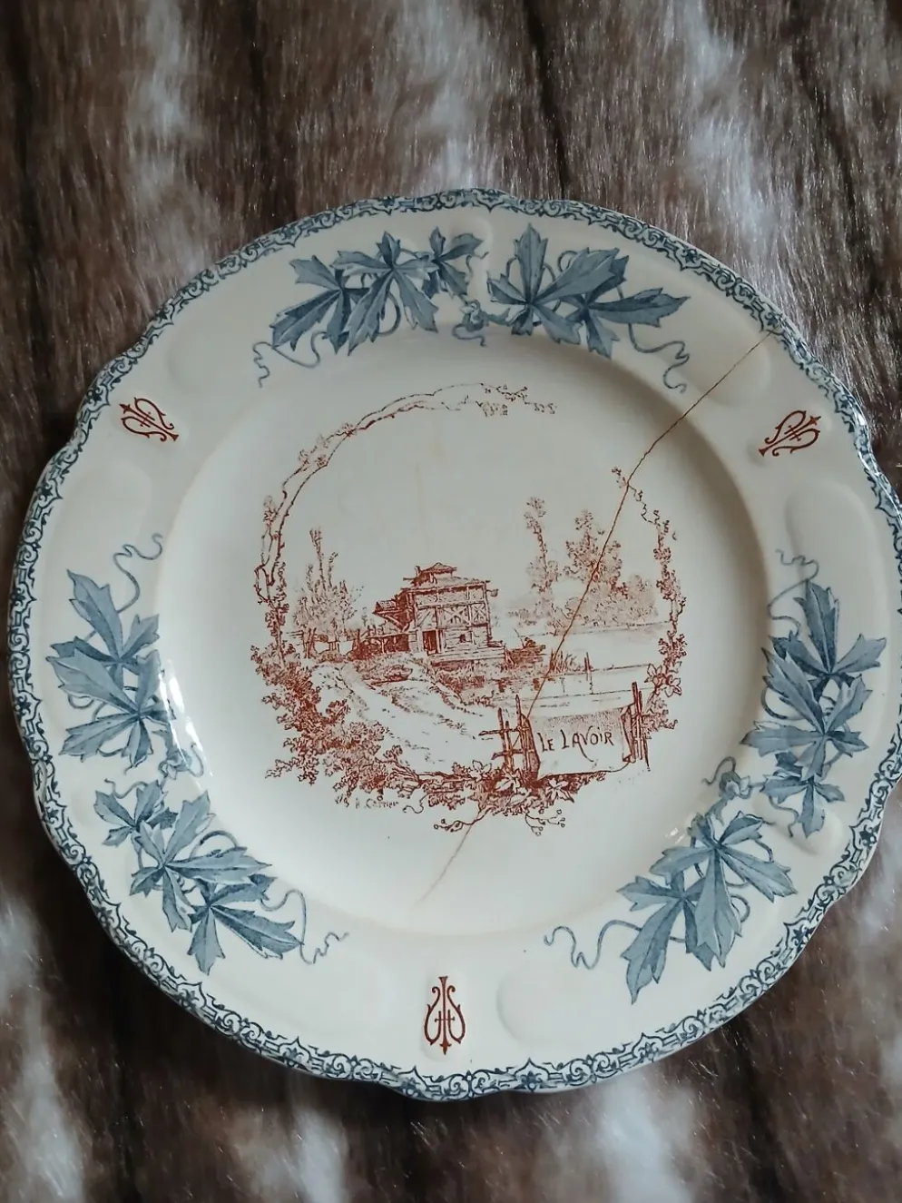 10 assiettes plates anciennes "Louis XIII " Choisy le Roi
