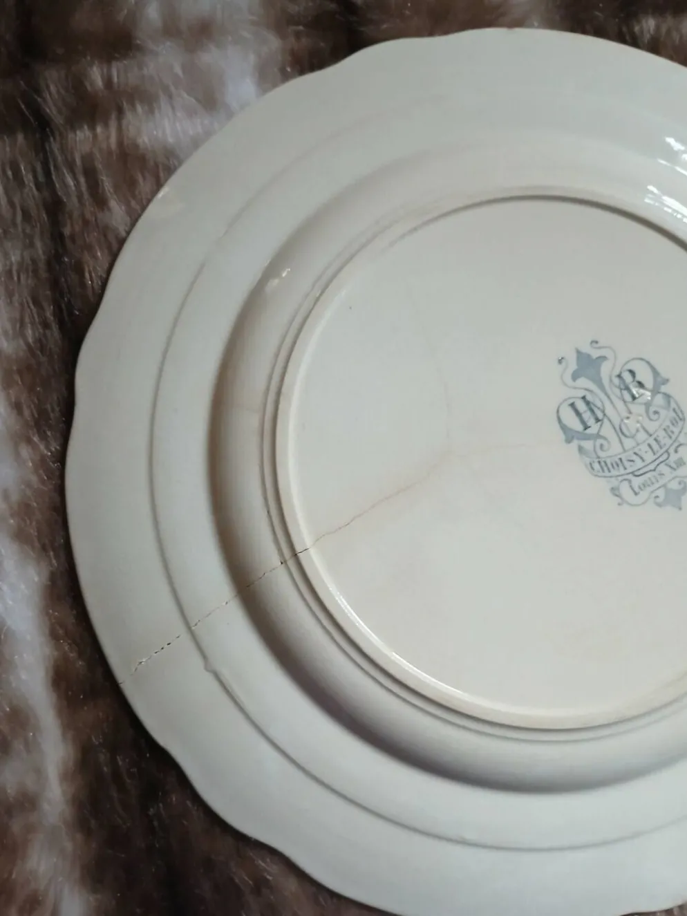10 assiettes plates anciennes "Louis XIII " Choisy le Roi